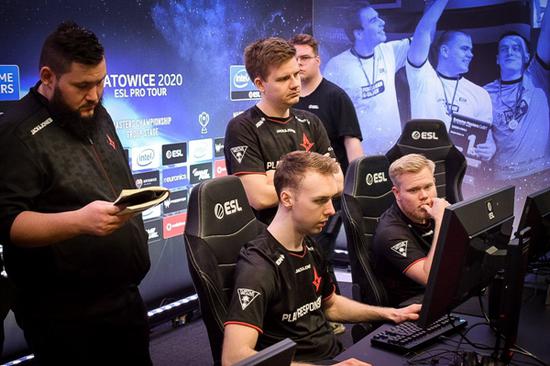 体验复古风格的太空冒险游戏 免费畅玩1980年代经典