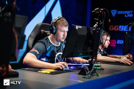 iG在英雄联盟S15总决赛入围赛中败给T1 成为首支17强战队